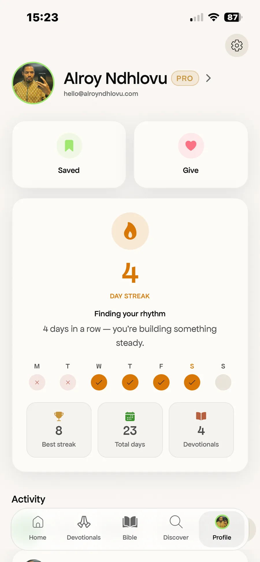 Profile, with a reading streak that encourages without gamifying.